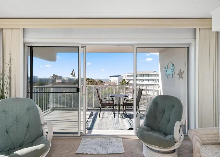 Beautiful 3 Bed At Triton's Trumpet With Bay View! *