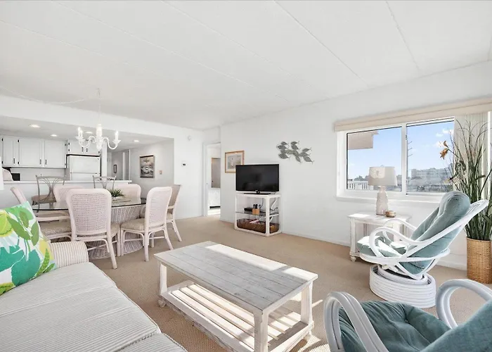 Beautiful 3 Bed At Triton's Trumpet With Bay View! Ocean City