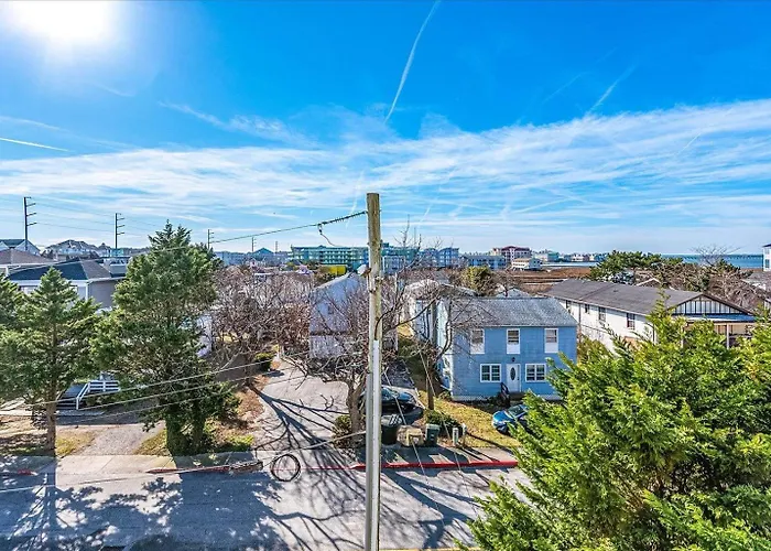 Beautiful 3 Bed At Triton's Trumpet With Bay View!