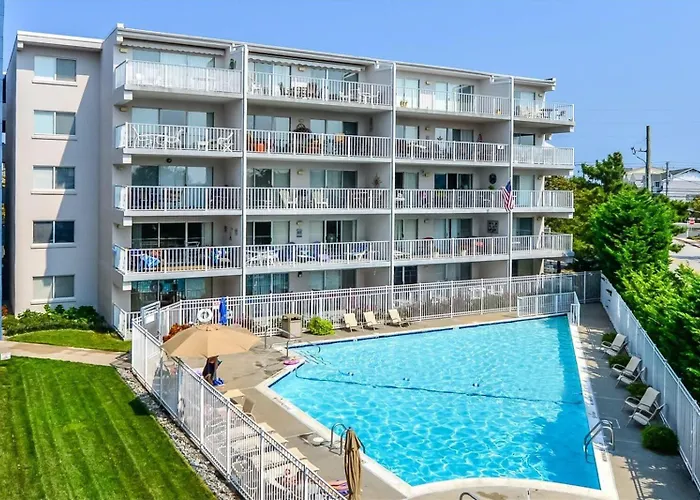 Beautiful 3 Bed At Triton's Trumpet With Bay View! *